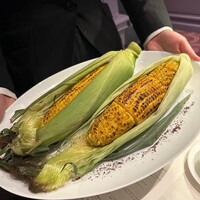 ラ ターブル ドゥ ジョエル・ロブション - とうもろこしに見立てた天使の海老とシュクリーヌのサラダ仕立て