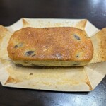 竹屋製菓 土の館店 - つやつや黒豆ケーキ 216円　(2024.4)