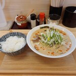 らーめん 戸丸屋 - 担々麺980円 ライス150円