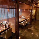 小嶋屋総本店 - テーブル席