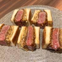 焼肉ホルモン 新井屋 にかい - ランプのミルフィーユカツサンド