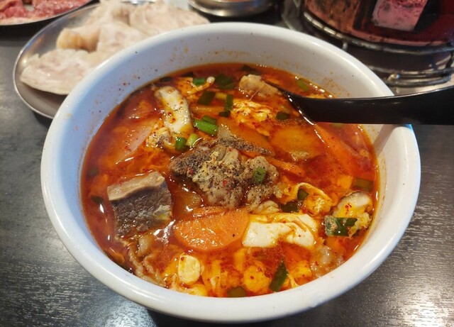 味ん味ん 京王堀之内店 - 京王堀之内/焼肉 | 食べログ