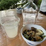 そば処 湧水 - いいちこボトルを蕎麦湯で割って、山菜のアテｗ