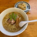 香湯ラーメン ちょろり - 塩ラーメン　半チャーハン