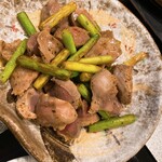 すし おおまさ - 砂肝とニンニクの芽炒め