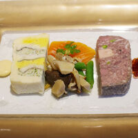 シェ・イノ - 