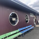 らーめん いつ樹 - 店舗外観　船舶をイメージさせる円窓