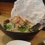 炭火焼鳥 おんどり - 新玉ねぎと菜花の和風サラダ