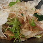 炭火焼鳥 おんどり - 新玉ねぎと菜花の和風サラダ