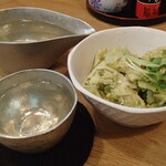 炭火焼鳥 おんどり - 選べるお通しからサラダチキンとカリフラワーのジェノベーゼと高千代 純米吟醸 一本〆