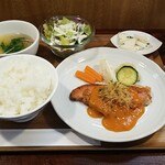 キッチン ブルー グローブ - 金目鯛ポワレ　オマールピスクソース