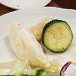 キッチン ブルー グローブ - 店自慢のポテサラです