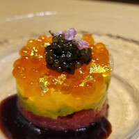 鮨 四心 - 鳥取境港本マグロとアボカド、いくら
                    減塩キャビアのタルタル
                    