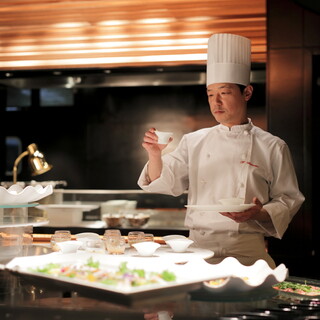 We use Kanazawa ingredients carefully selected by our chef to prepare seasonal dishes.