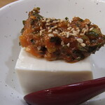 炭火焼鳥 おんどり - 選べるお通しからピリ辛冷奴