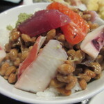 おいしい台所12カ月 - 海鮮納豆をご飯にかけたところ