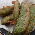 炭火焼鳥 おんどり - スナップエンドウ唐揚げ。
