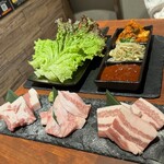 極み焼肉ホルモン 清司 - 
