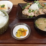 炭火焼鳥 おんどり - 鶏チャーシュー定食