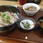 炭火焼鳥 おんどり - 塩豚バラ丼