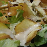 炭火焼鳥 おんどり - 野菜チップのシーザーサラダ
