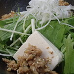 炭火焼鳥 おんどり - 肉味噌と豆腐のゴマサラダ