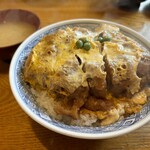 角平 - 迫力あるカツ丼　ガッツリ派にオススメ