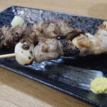 炭火焼鳥 おんどり - はつもと、にんにくま