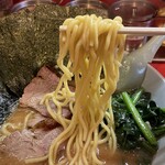 横浜家系ラーメン 黄金家 - 麺
