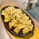 五郎八 - 馬ホルモン焼きは、コリコリとした食感があり、噛むほどに肉の旨味が広がった。