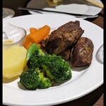 Harutsugedori - ふっくらなスペアリブと温野菜　　バターが更に深みを出す