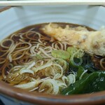 立喰いそば 山吹 - ちくわ天は半分に割ったもの