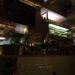 PALOMA+1 GASTROBAR - 上部の猫！