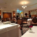 ミクニナゴヤ - アール・ヌーボーの優雅なインテリアに囲まれた重厚な空間