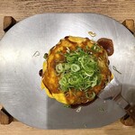 Teppan Okonomiyaki Denkousekka - 電光石火そば¥1310内、肉ダブル¥160内　大葉がきいていてうまい