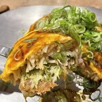 鉄板・お好み焼き 電光石火 - 電光石火そば¥1310内、肉ダブル¥160内　大葉がきいていてうまい