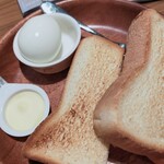 びっくりドンキー - セットのパンと茹で卵