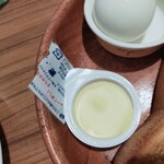 びっくりドンキー - 塩とバターのフタ空けてもらったよぉ