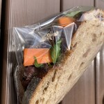 まちの本とサンドイッチ - 