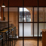 582 水餃子とお酒 - 582内観の全体写真