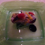 リストランテ ラ チャウ - 前菜の前に一口　うさぎのアルネイズのゼリーよせ　ぶどうと共に、