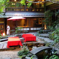 明治の森箕面 音羽山荘 - 中庭