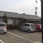 Eitarou - 道路沿いから見た店舗。