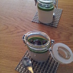 紬山荘 - 黒蜜プリン抹茶ソースに地物の花豆　２０１４，３昼