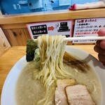 らぁ麺 まっちゃん - 【塩らぁ麺＝平打縮れ麺】