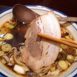 烈志笑魚油 麺香房 三く - チャーシューは柔らかくて美味しい