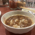 炭火焼 生ラム ジンギスカン だるまや - スープに「ガーリクライス」を入れてお茶漬けに