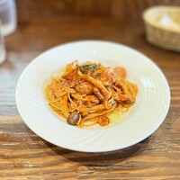 Cucina mollo - サルシッチャとキノコのトマトソースパスタ