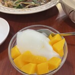 餃子 天福居 - デザートも付いてくる♪