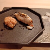 はっこく - 太刀魚。焼いた太刀魚とシャリを別々に食べて口中調理する趣向。